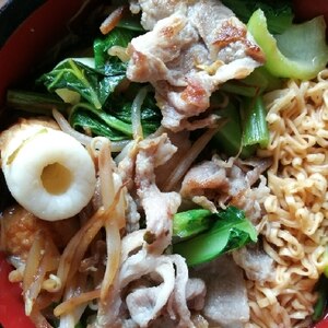 野菜たっぷり！チキンラーメン鍋